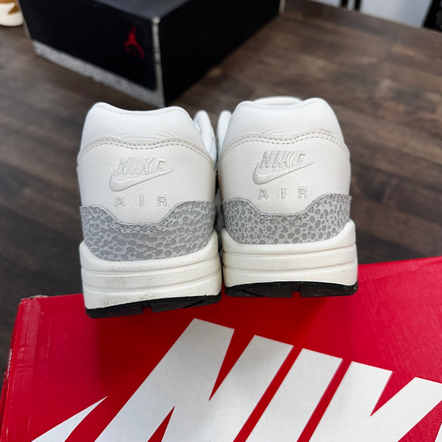Safari Summit White Air Max 1 '87 (USED)