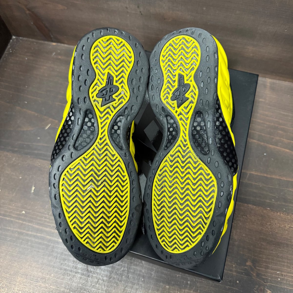 Nike Air Foamposite One Wu-Tang Optic Yellow Size 9 (Pre-Owned) - box