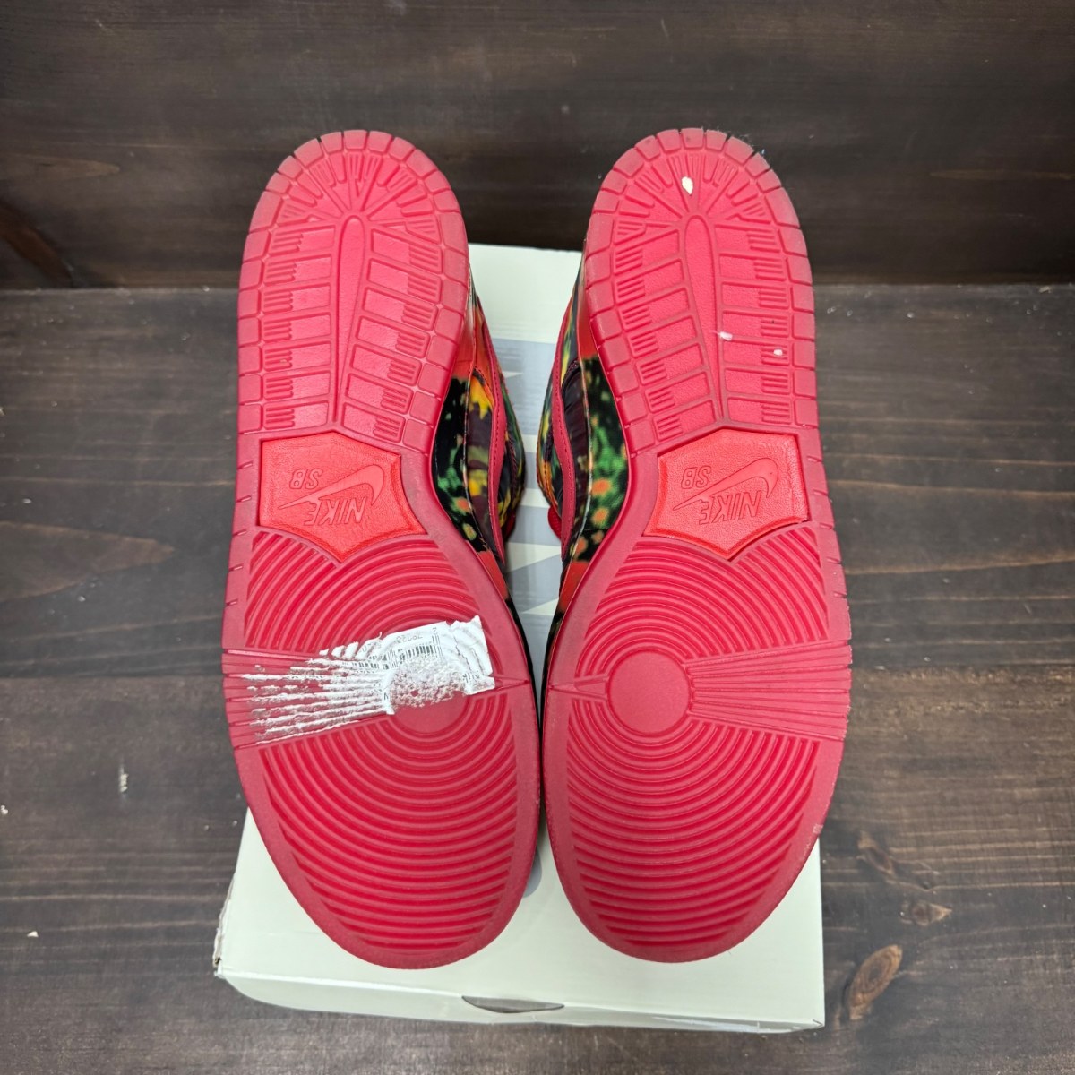 Nike SB Dunk Low The Wizard of Oz Poppy Field - Image 6