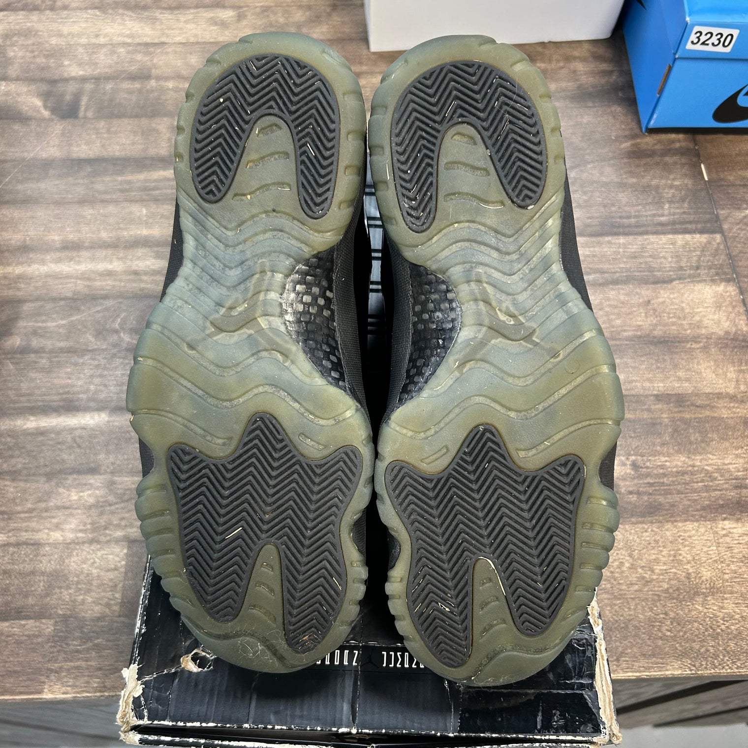 Cap and Gown Jordan 11 Retro (USED)