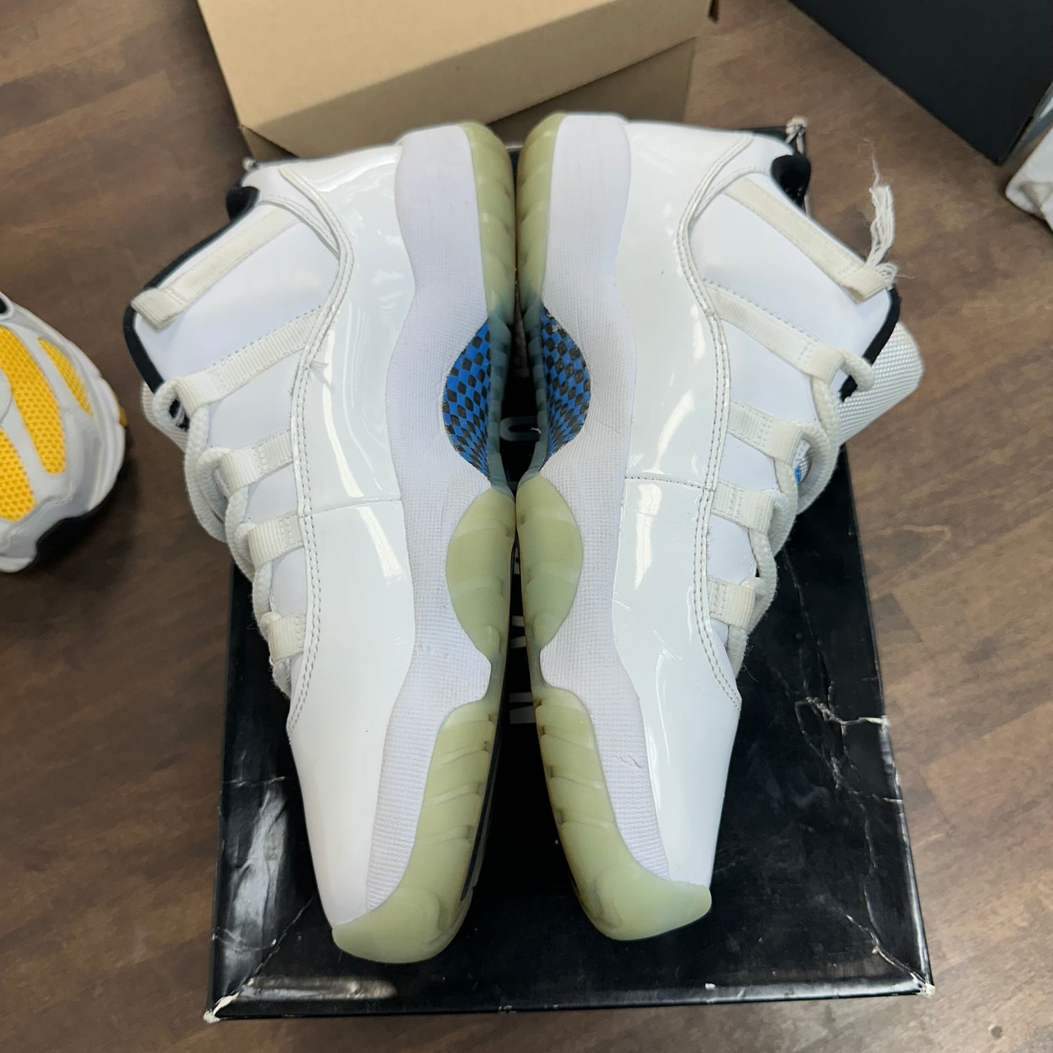Legend Blue Jordan 11 Low (USED)