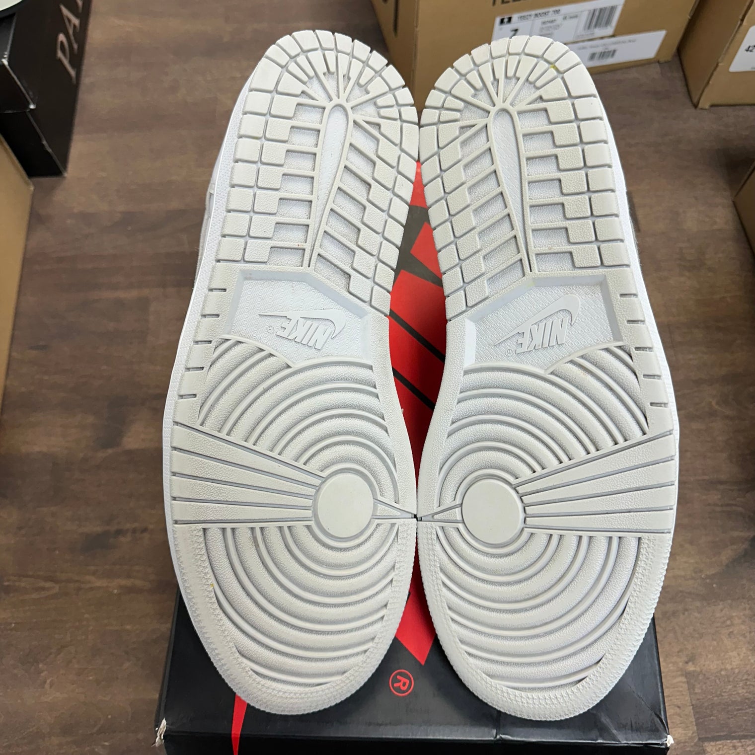 (W) Neutral Grey Jordan 1 Low OG (USED)
