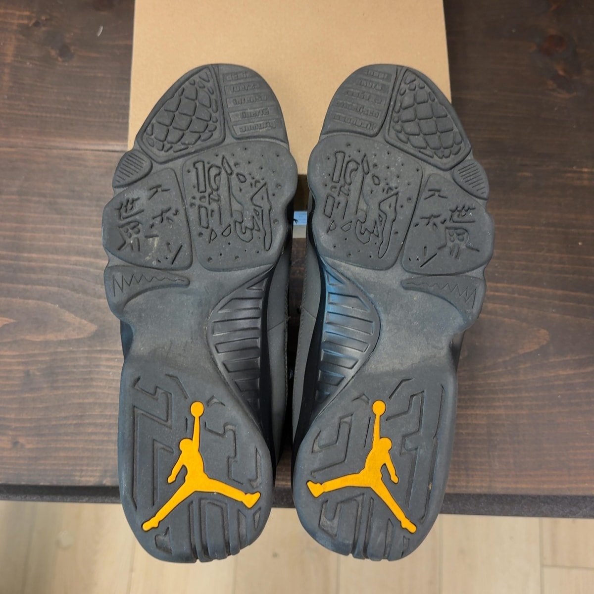 Jordan 9 Retro Dark Charcoal University Gold Size 11 (Pre-Owned) - Image 8