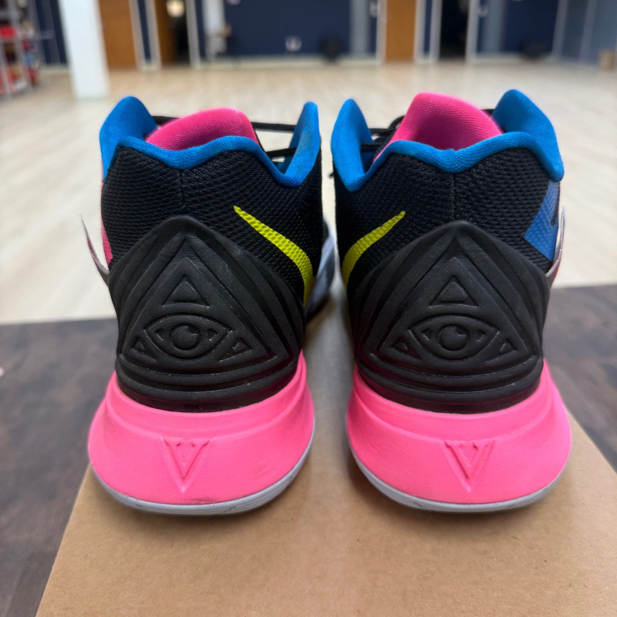 Nike Kyrie 5 Just Do It Size 11.5 (Pre-Owned) - Image 4