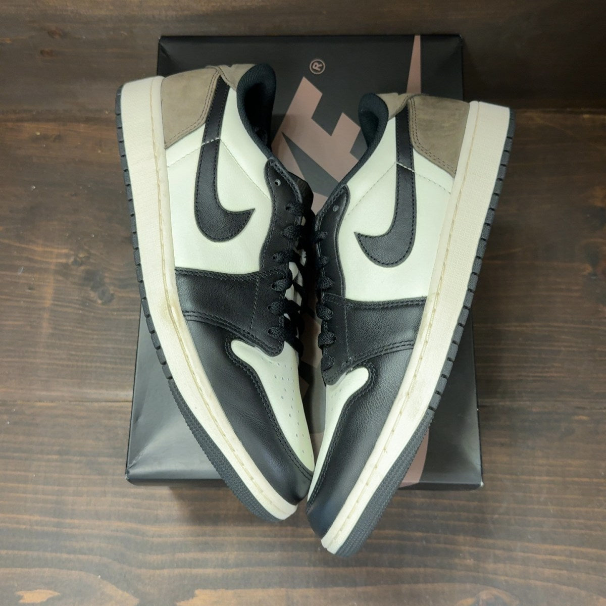 Jordan 1 Retro Low OG Mocha - Image 2