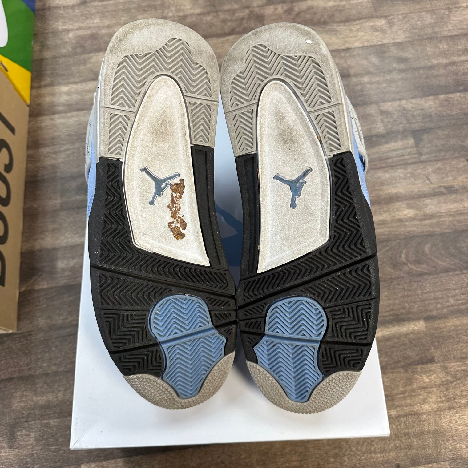 University Blue Jordan 4 Retro (USED)