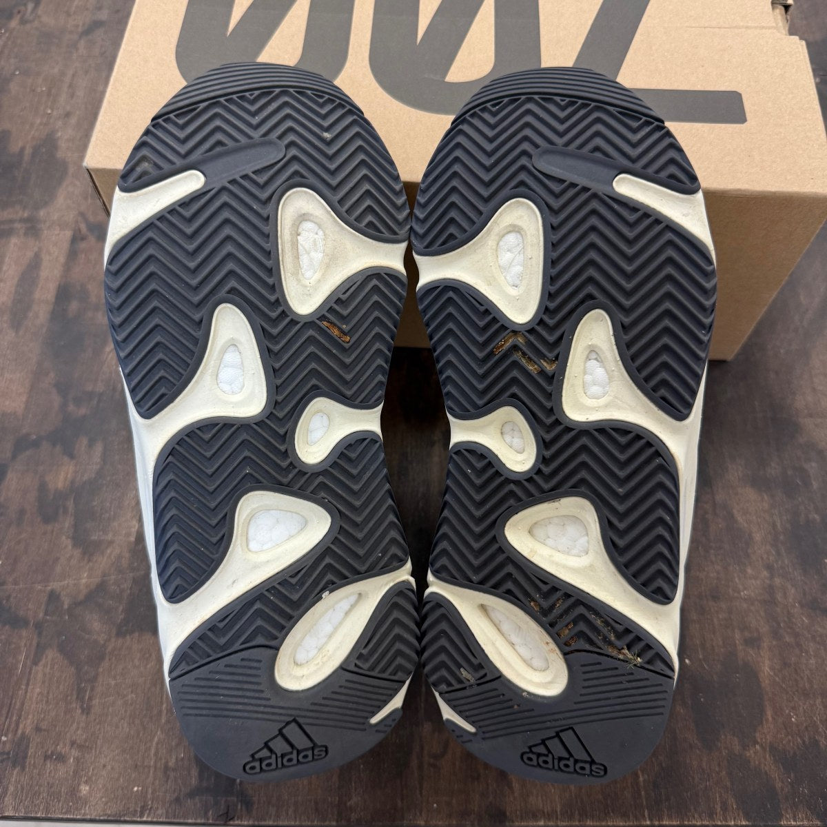adidas Yeezy Boost 700 Analog - Image 5