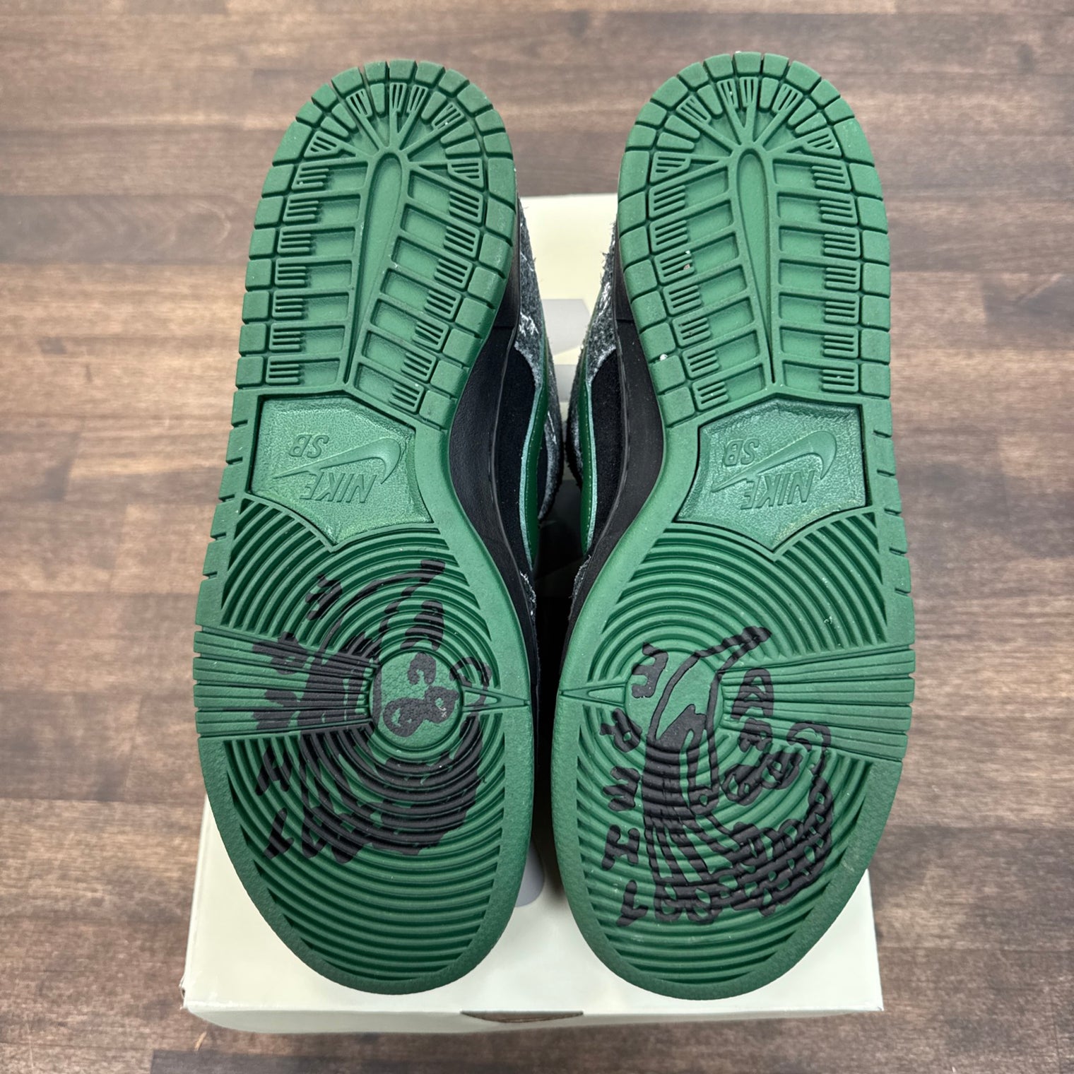 There Skateboards SB Dunk Low (USED)