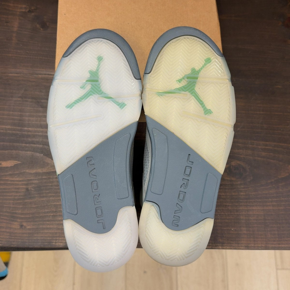 Jordan 5 Retro Green Bean (2022) Size 8.5 - Image 8