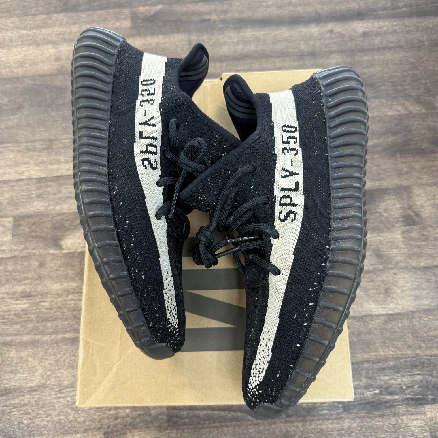 Oreo Yeezy 350 (USED)