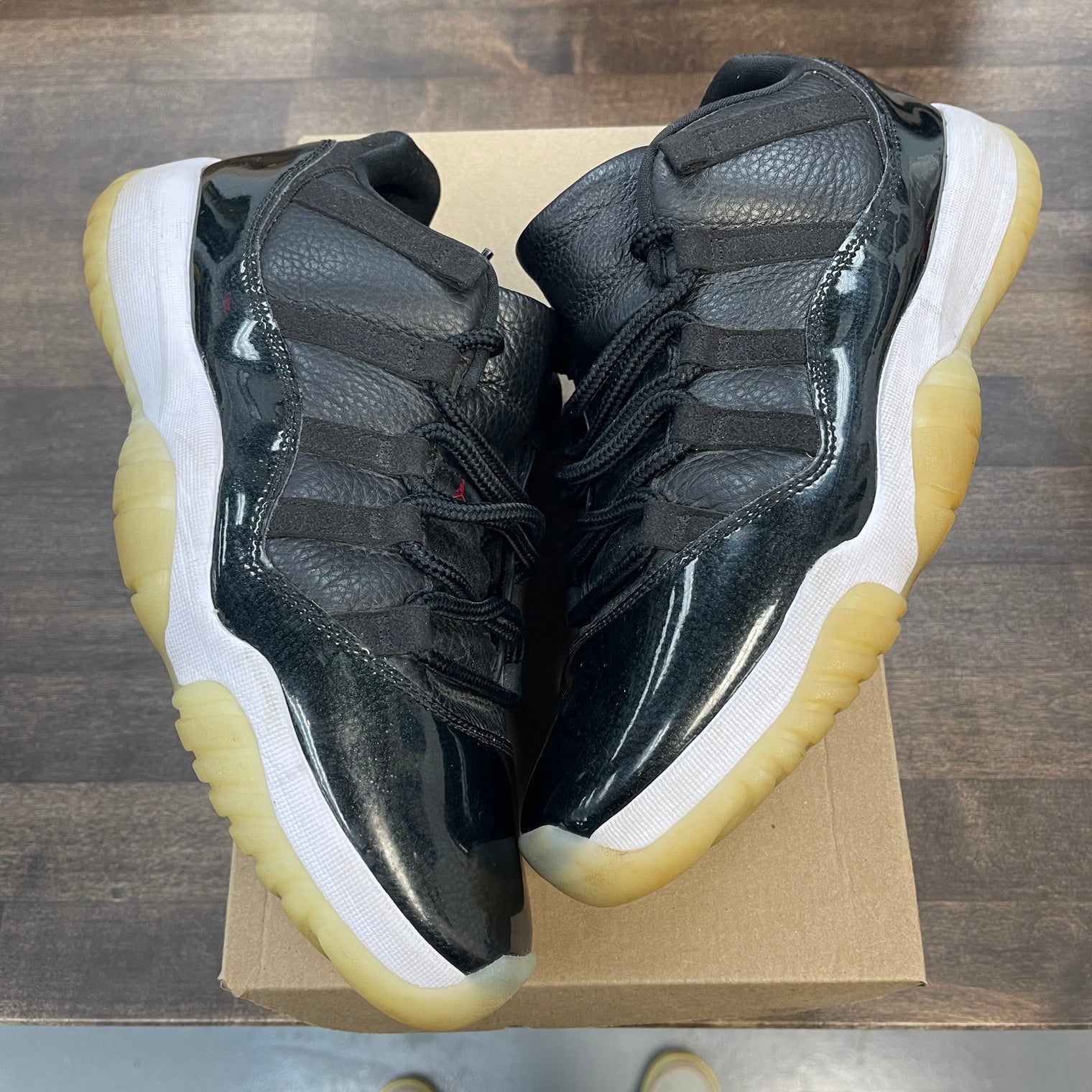 72-10 Jordan 11 Low (USED, No Insoles, No Box)