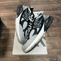 MiUSA DTLR GR3YSCALE New Balance 990v3 (USED)