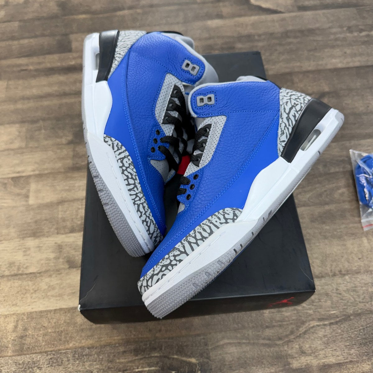 Jordan 3 Retro Varsity Royal Cement - Image 1