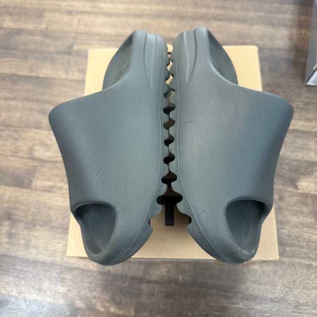 Dark Onyx Yeezy Slide (USED)