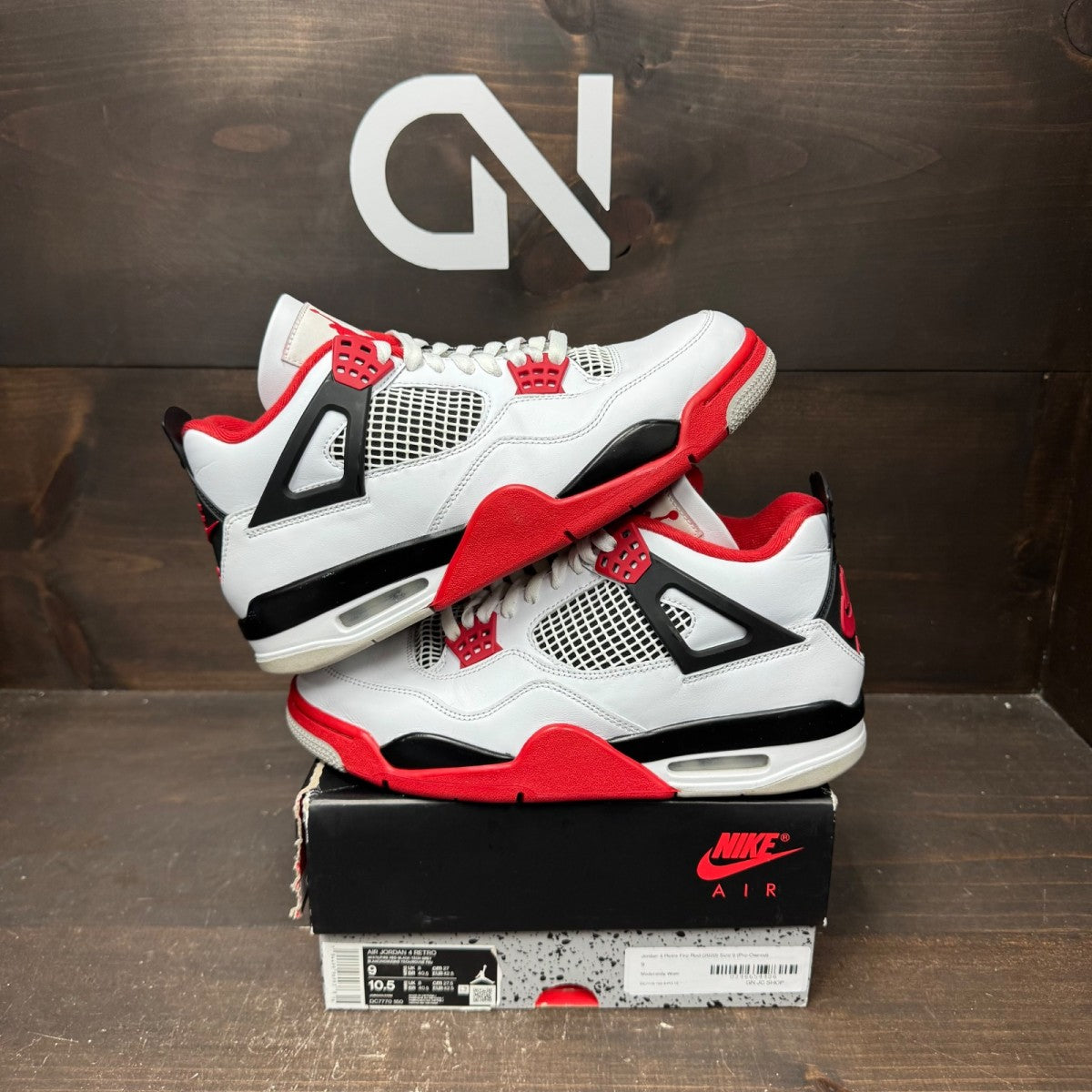 Jordan 4 Retro Fire Red (2020) Size 9 (Pre-Owned) - front