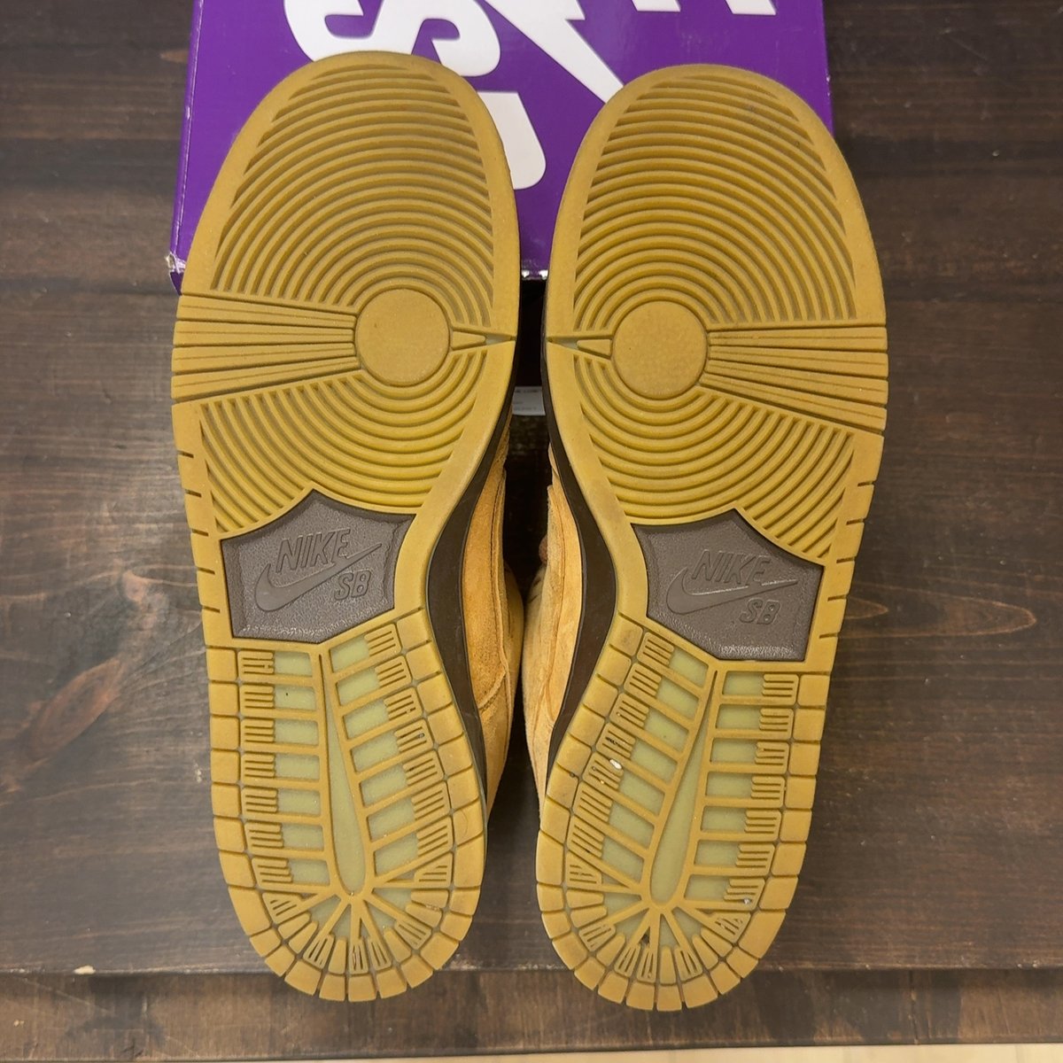 Nike SB Dunk Low Wheat Size 10 (Pre-Owned) - aux