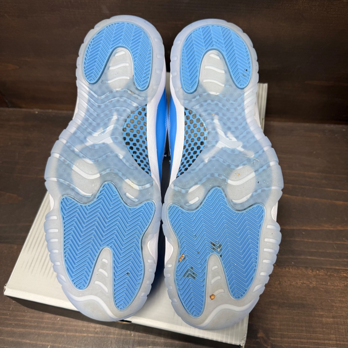 Jordan 11 Retro Low University Blue (2026) - Image 6