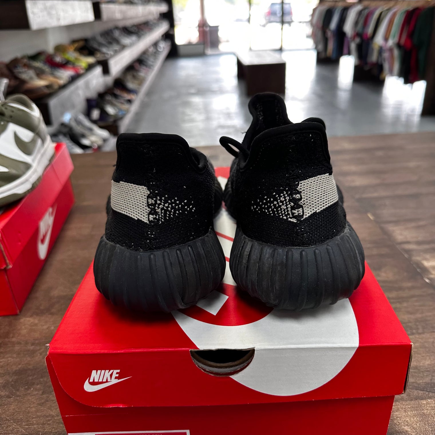 Oreo Yeezy 350 (USED, Replacement box)