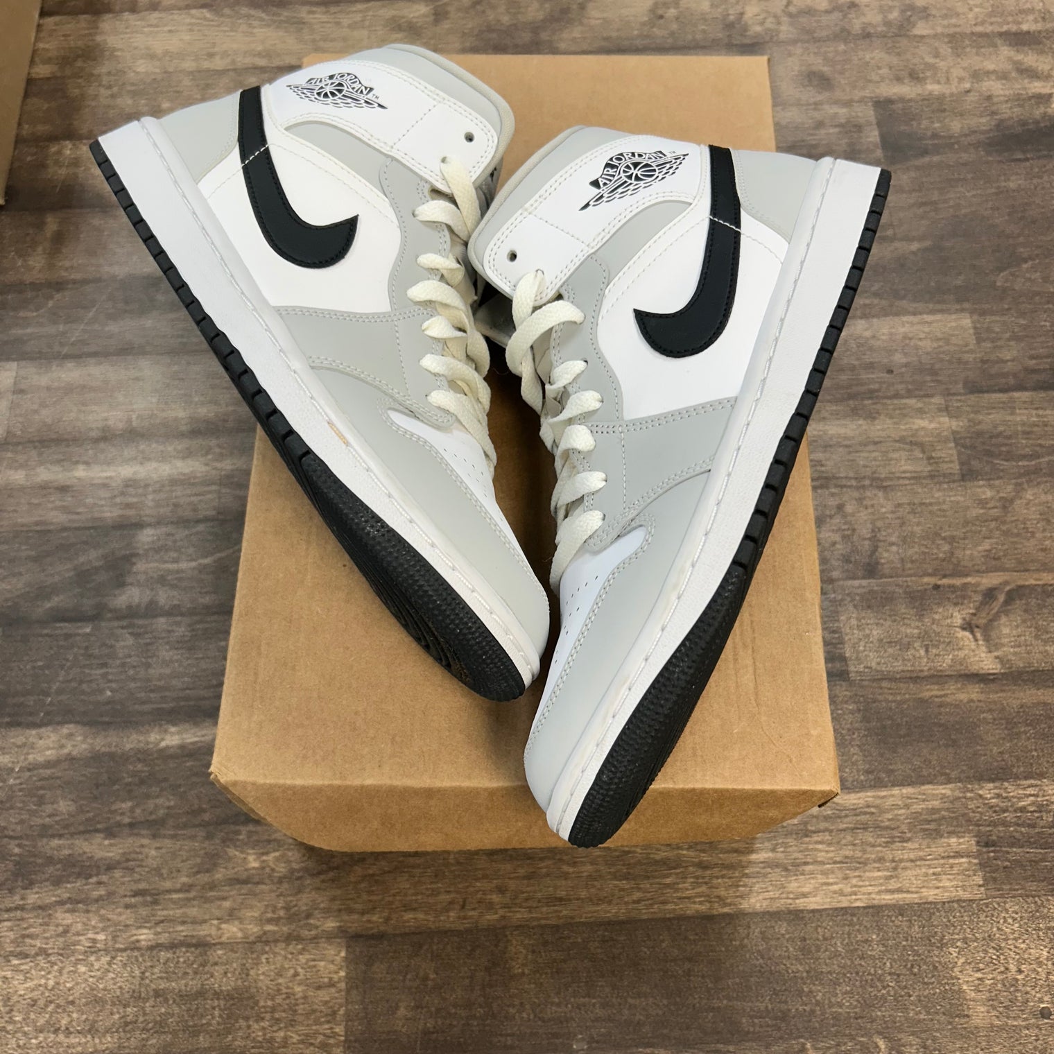 Light Smoke Grey Jordan 1 Mid (W) (USED, No Box)