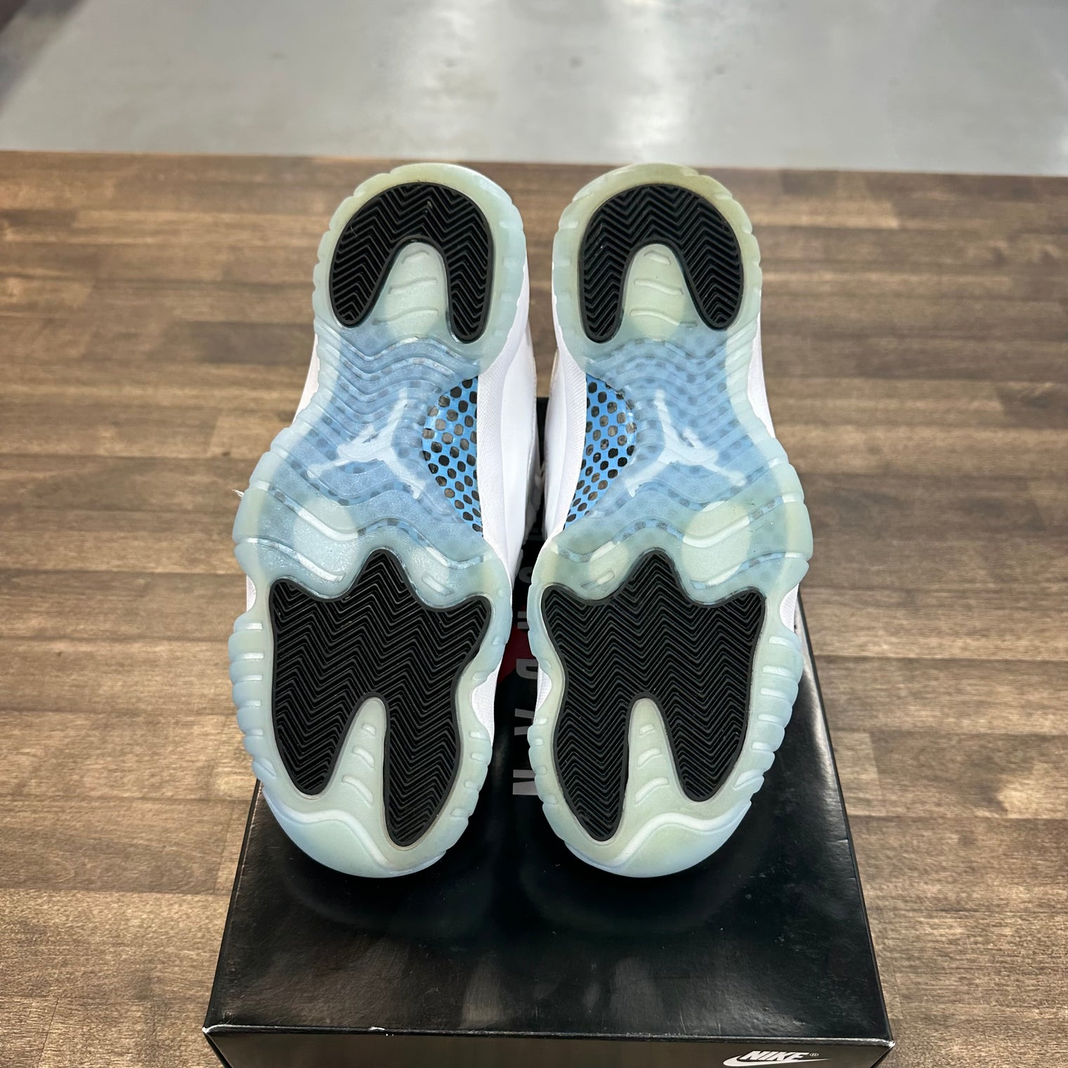 Legend Blue Jordan 11 2024 (USED)