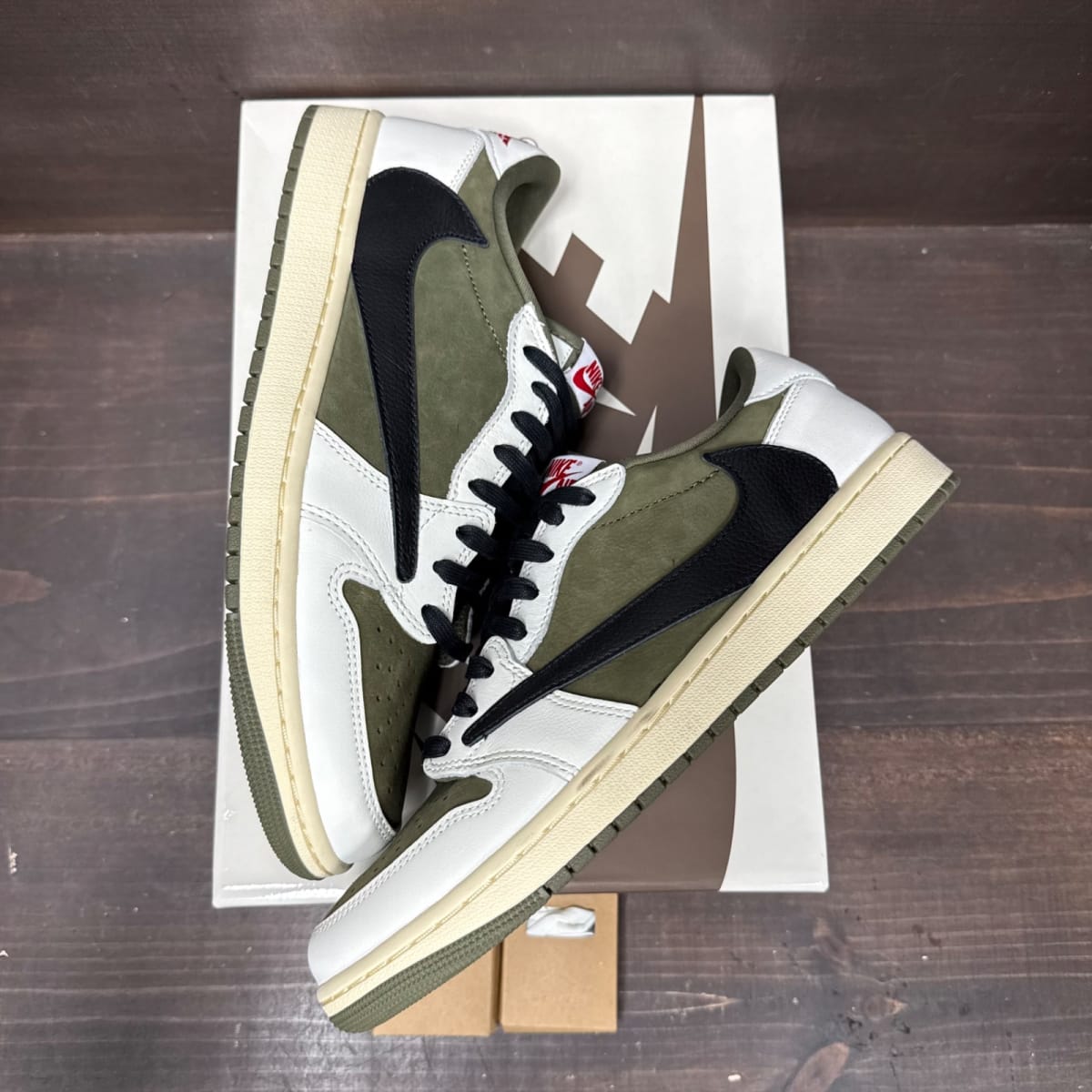 Jordan 1 Retro Low OG SP Travis Scott Medium Olive Size 10 (Pre-Owned) - tag