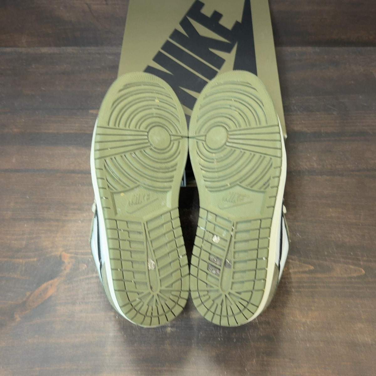 Jordan 1 Retro Low OG Medium Olive Size 7.5 (Pre-Owned)