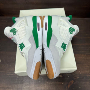 Jordan 4 Retro SB Pine Green Size 9.5 (Pre-Owned) - tag