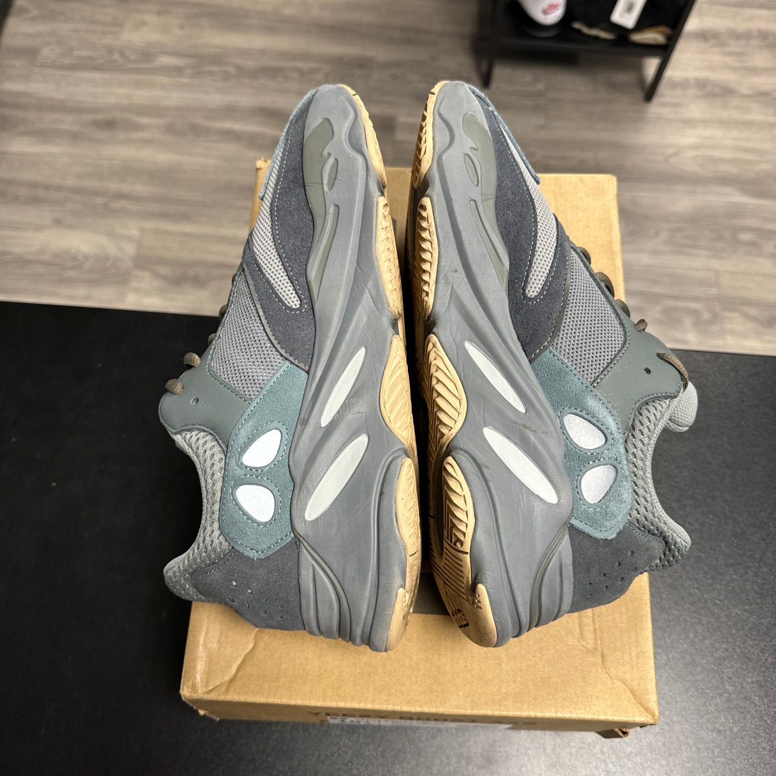 Teal Blue Yeezy 700 (USED, Replacement box)
