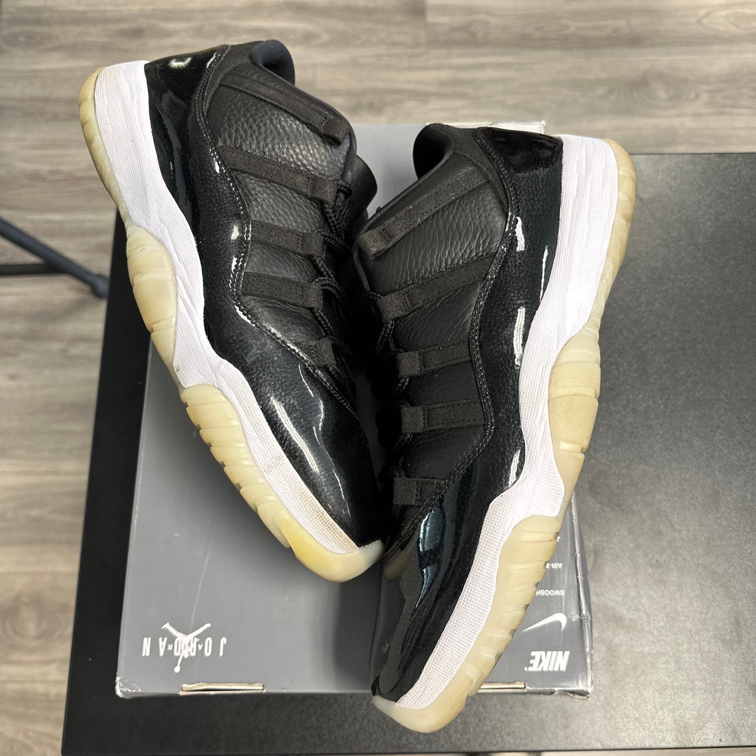 72-10 Jordan 11 Low (USED;NO LID)