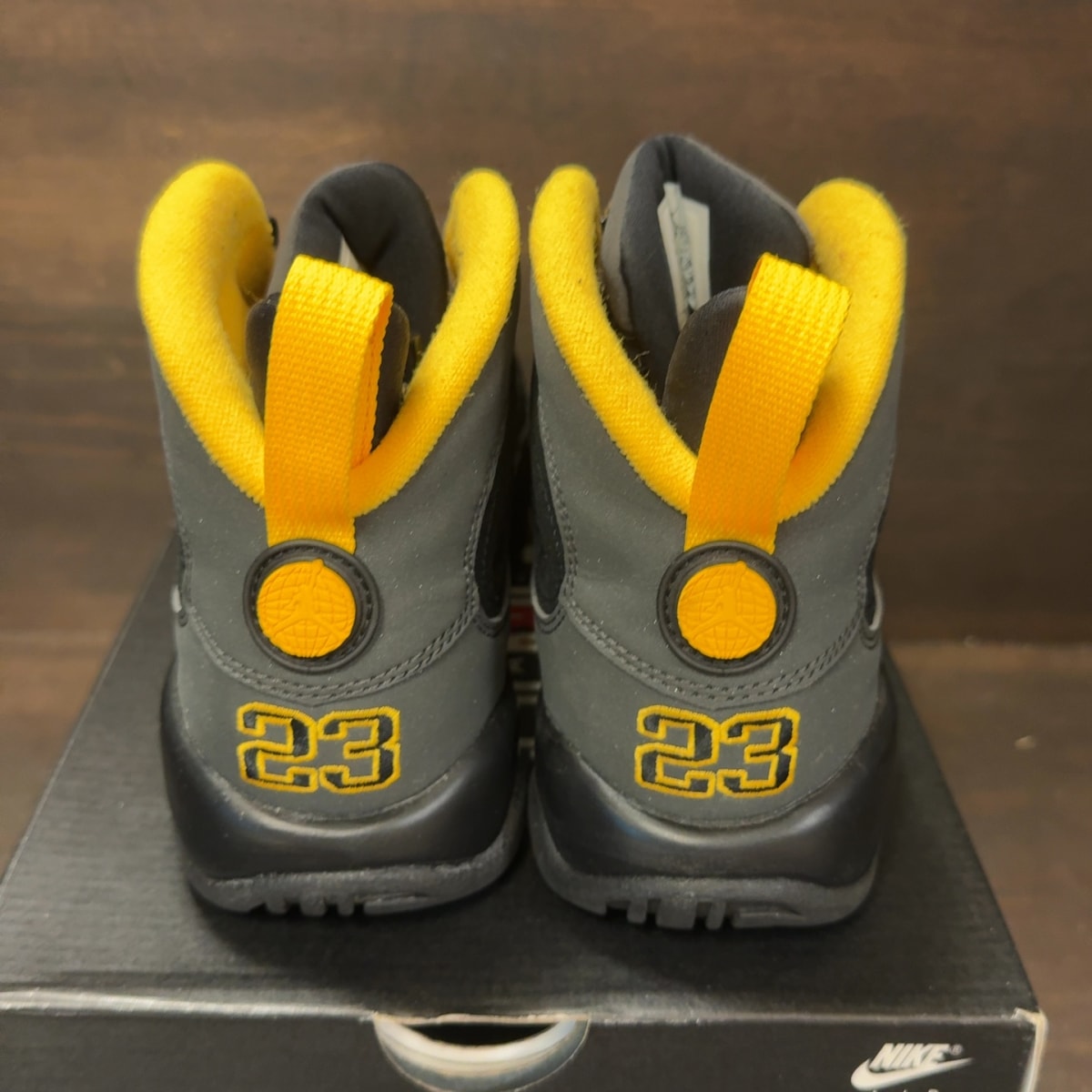 Jordan 9 Retro Dark Charcoal University Gold (GS) Size 5Y (Pre-Owned) - aux
