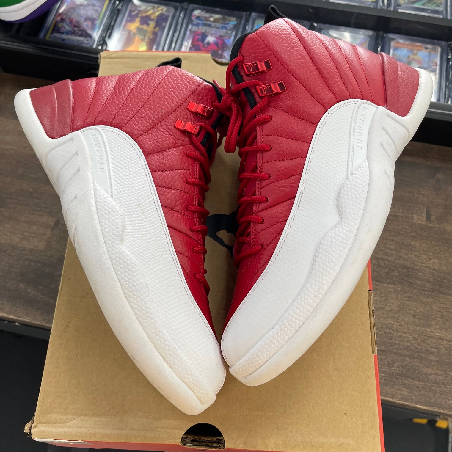 Gym Red Jordan 12 (USED)