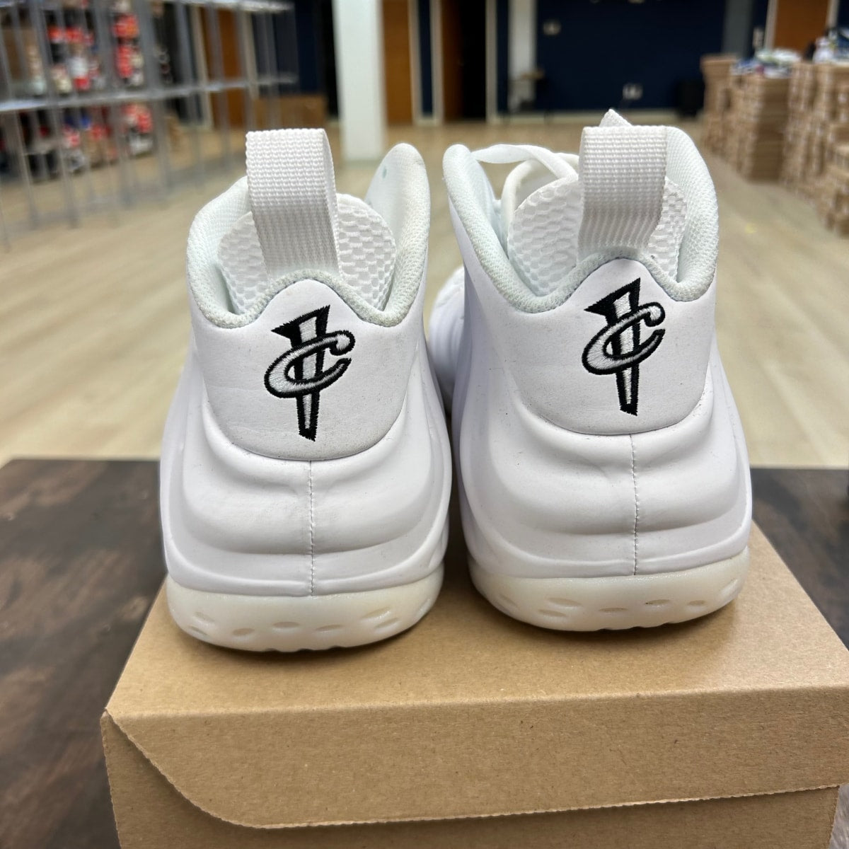 Nike Air Foamposite One Triple White Size 13 (Pre-Owned) - Image 4