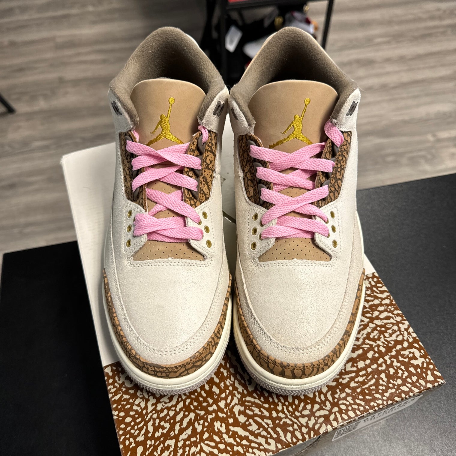 Palomino Jordan 3 (USED, missing lace)