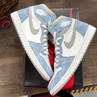Hyper Royal Jordan 1 High (Lightly Worn)