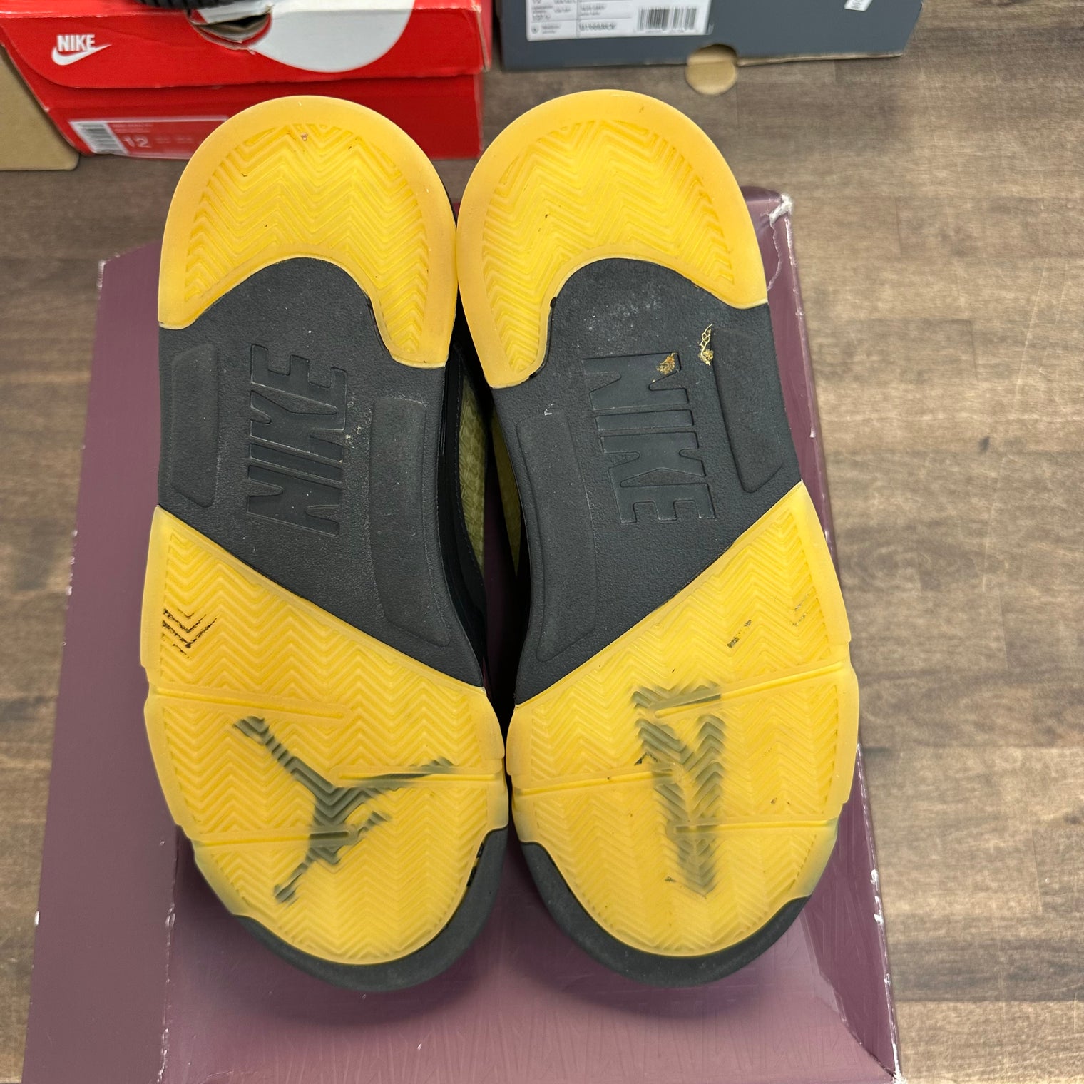 A Ma Maniere Dusk Jordan 5 (USED)
