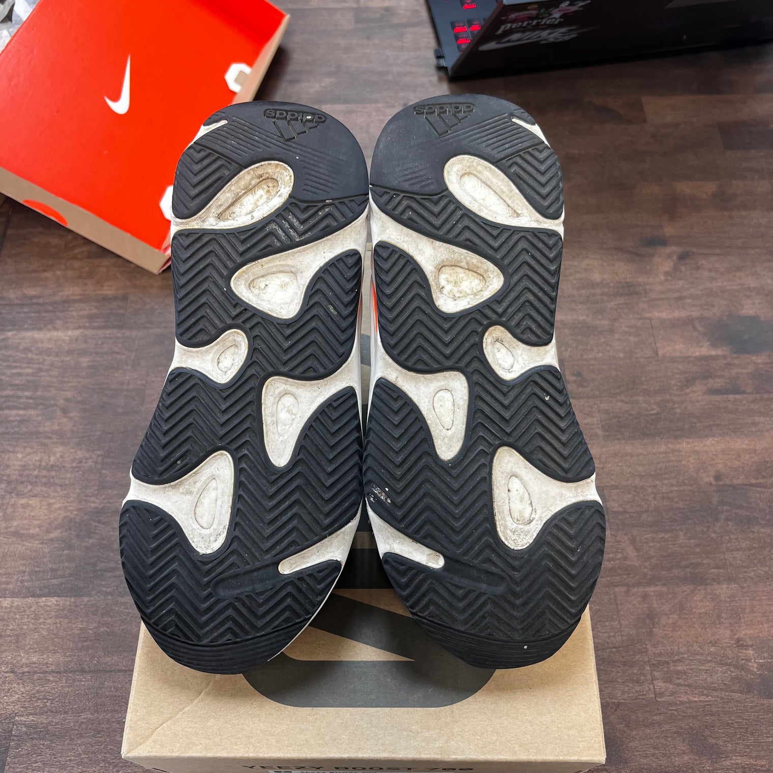 Waverunner Yeezy 700 (USED)