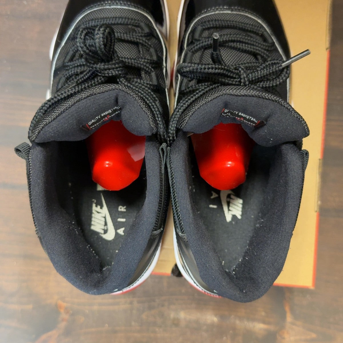 Jordan 11 Retro Playoffs Bred (2019) Size 9.5 (Pre-Owned)