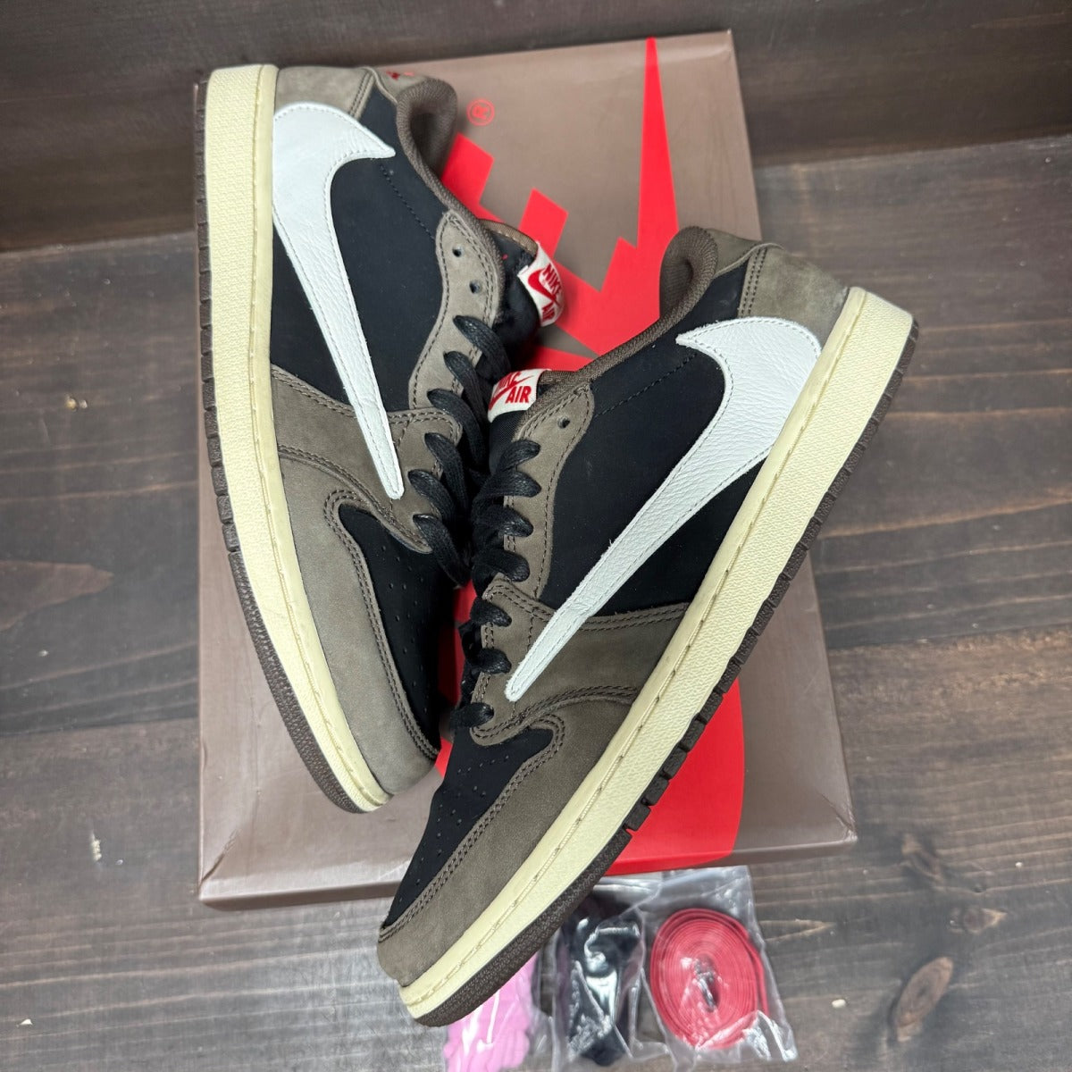 Jordan 1 Retro Low OG SP Travis Scott Mocha - Image 4