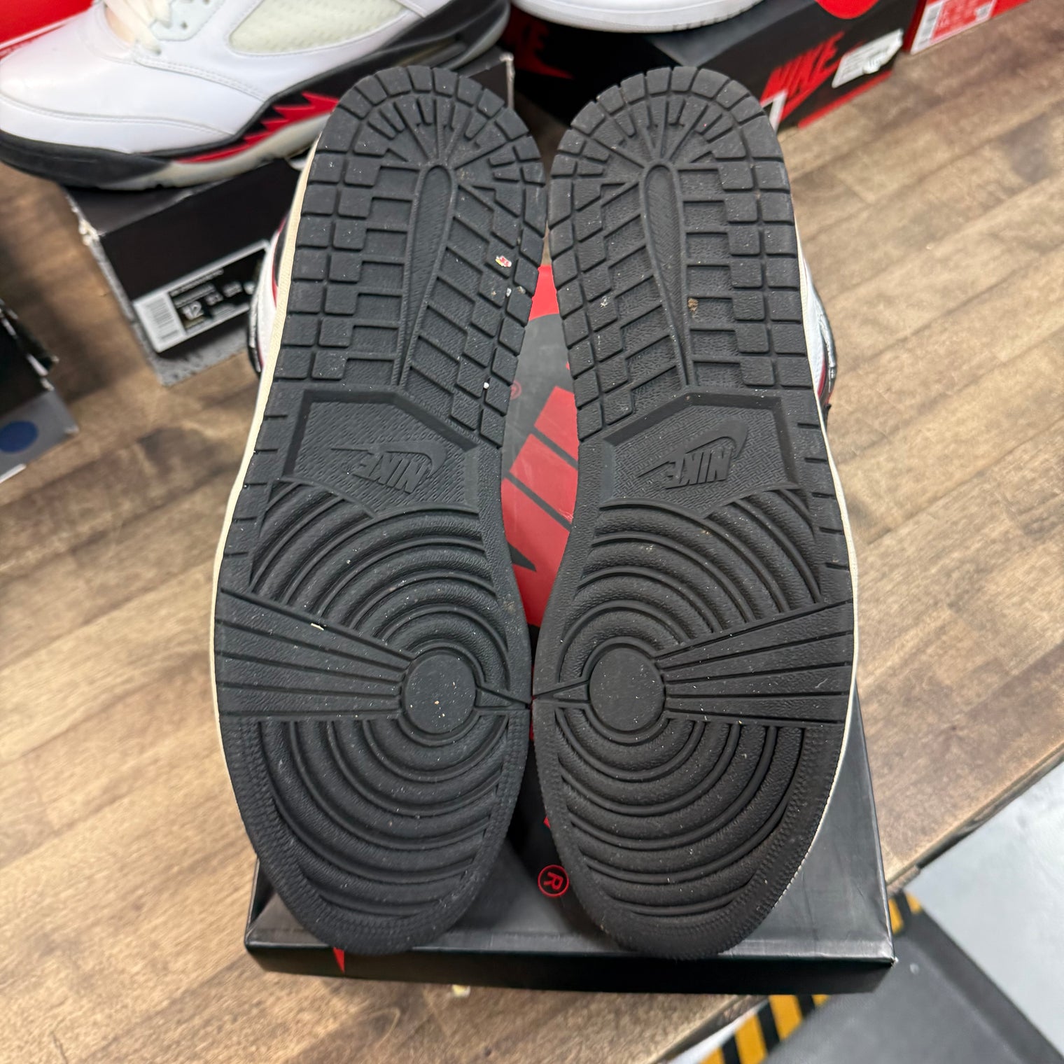 Black Gym Red Jordan 1 Retro High (USED)