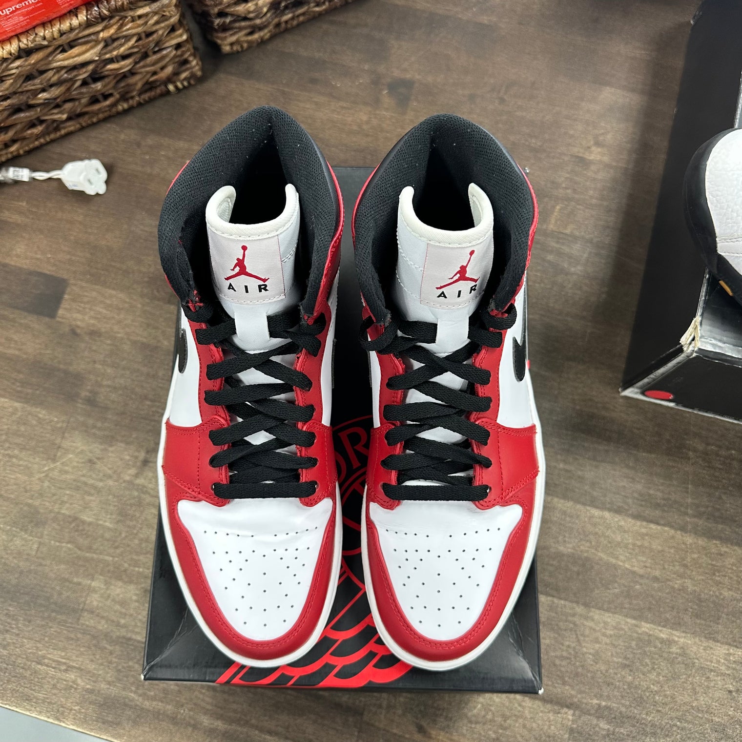 Chicago Jordan 1 Retro (2013) (Lightly Worn)