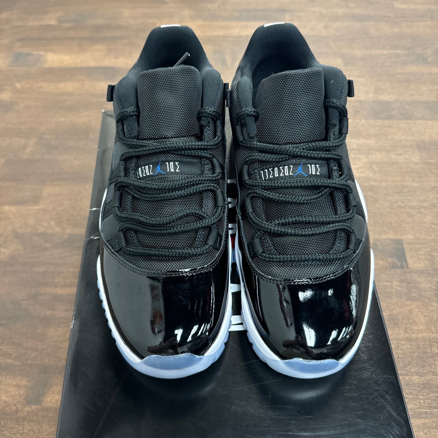 Space Jam Jordan 11 Low (USED, odor)
