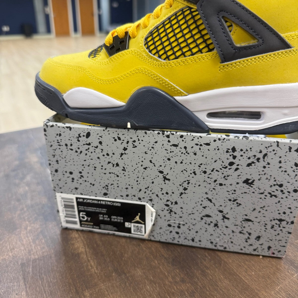 Jordan 4 Retro Lightning (2021) (GS) - Image 6