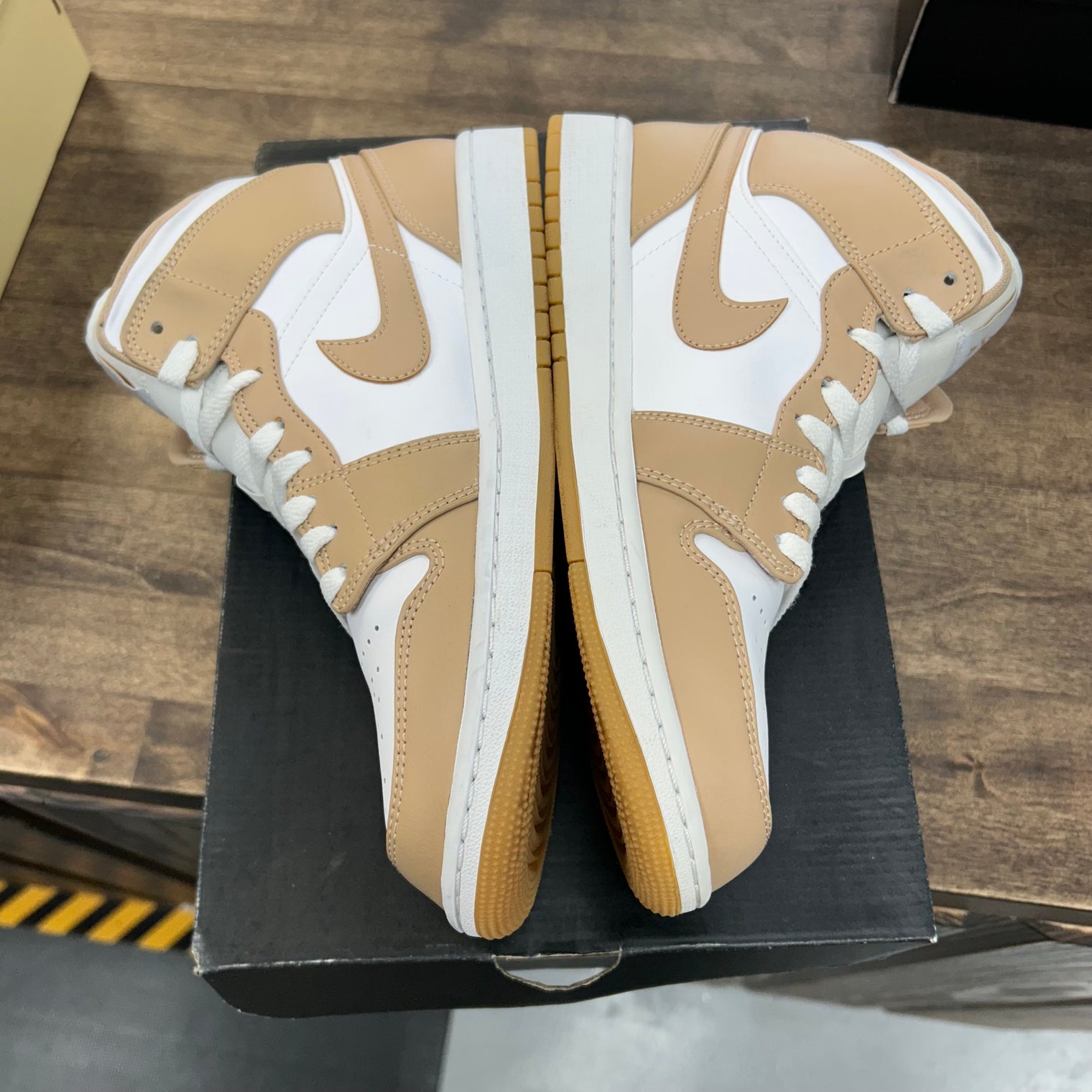 Tan Gum Jordan 1 Mid (Used)