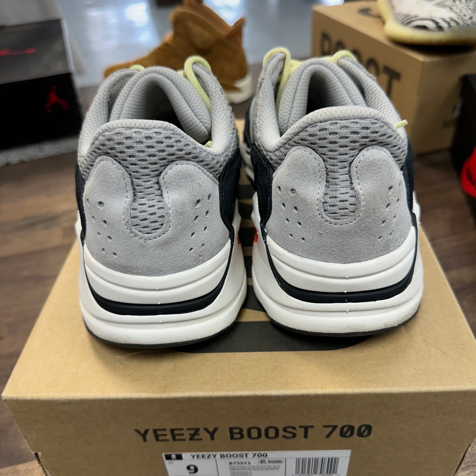 Waverunner Yeezy 700 (USED)