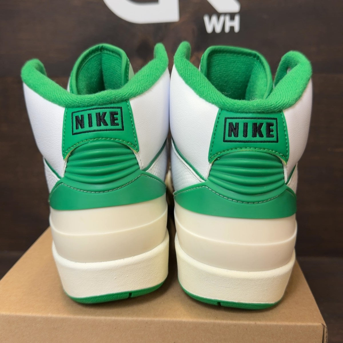 Jordan 2 Retro Lucky Green Size 10 (Pre-Owned) - Image 4