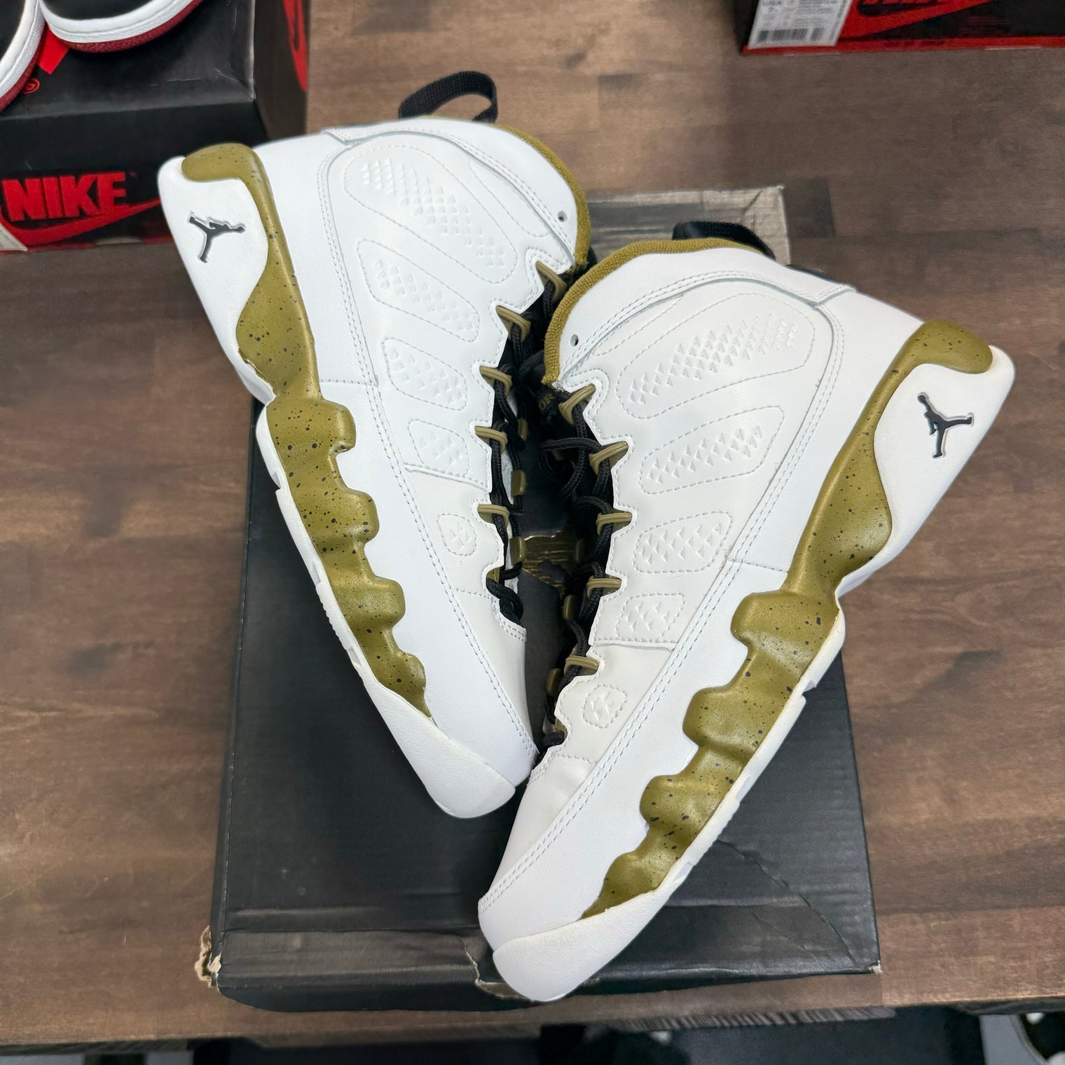 (GS) Statue Jordan 9 (USED)