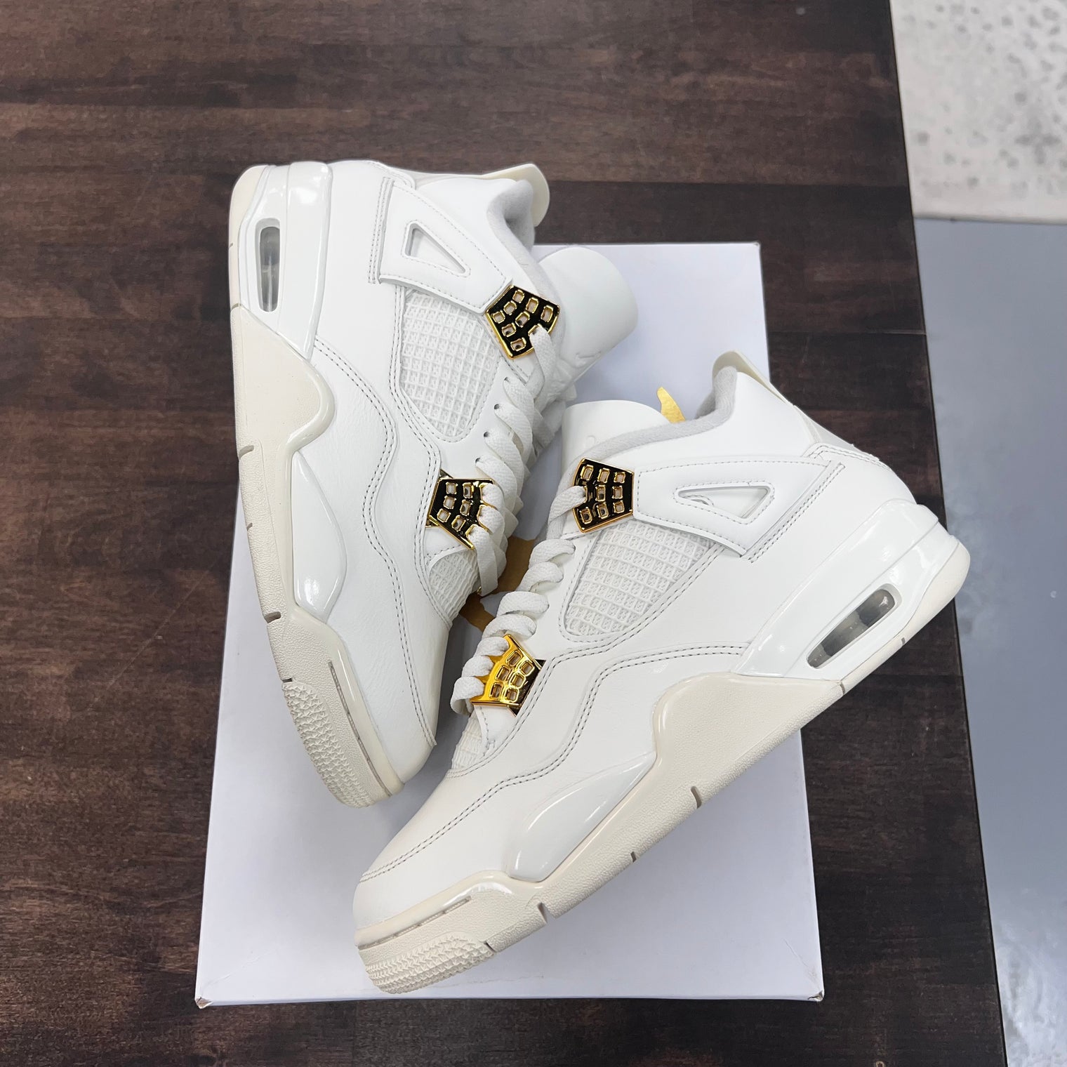 (W) Metallic Gold Jordan 4 (Lightly Worn)