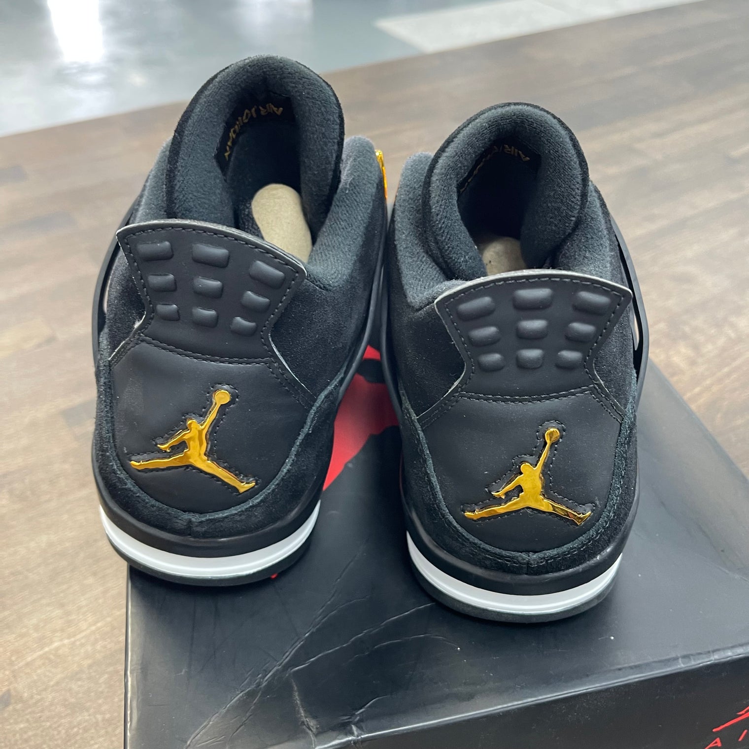 Royalty Jordan 4 (USED)