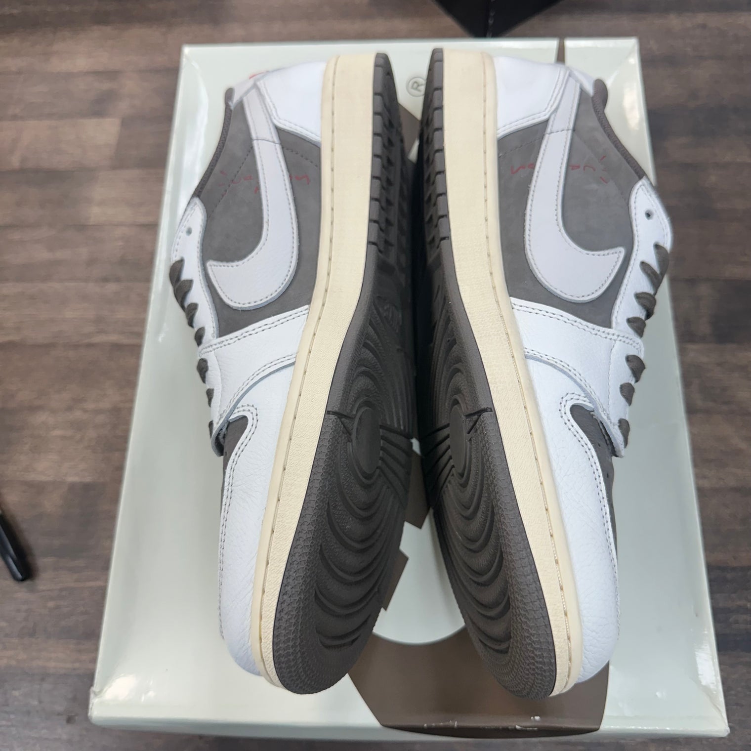 Reverse Mocha Jordan 1 Low OG (USED)