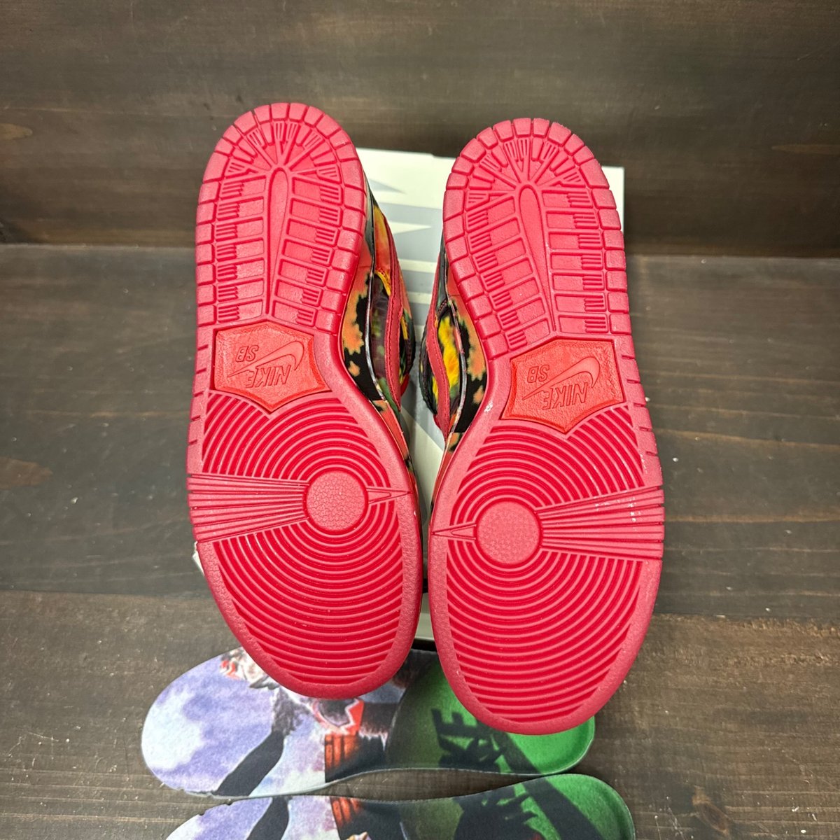 Nike SB Dunk Low The Wizard of Oz Poppy Field Size 5.5 - box